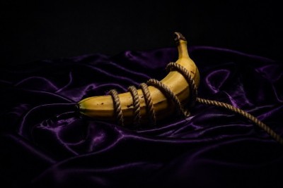 cum se face bondage pentru penis, legarea penisului, BDSM axat pe penis