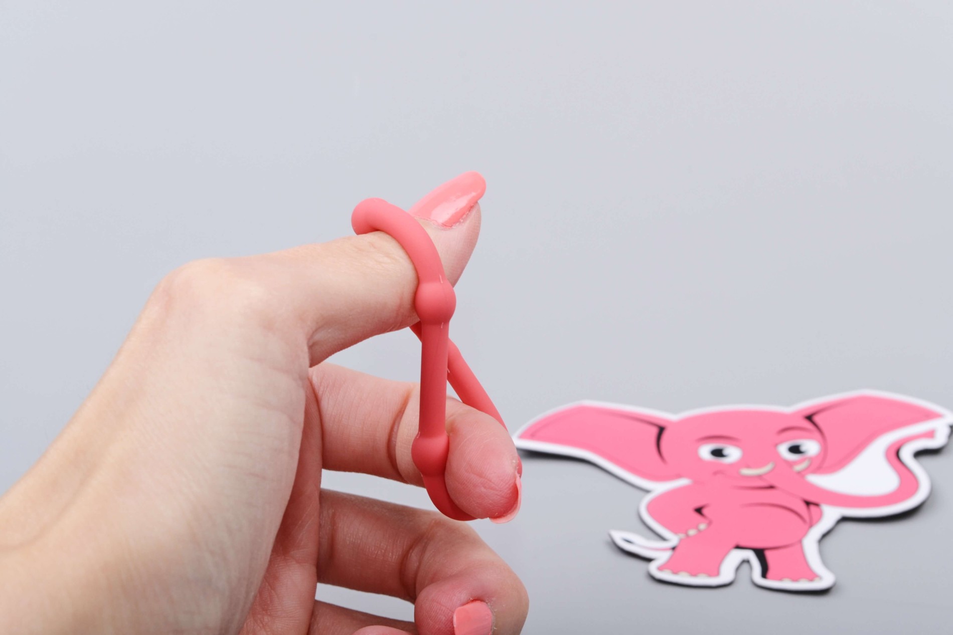 Inele de erecție Elephant Rings, în mână