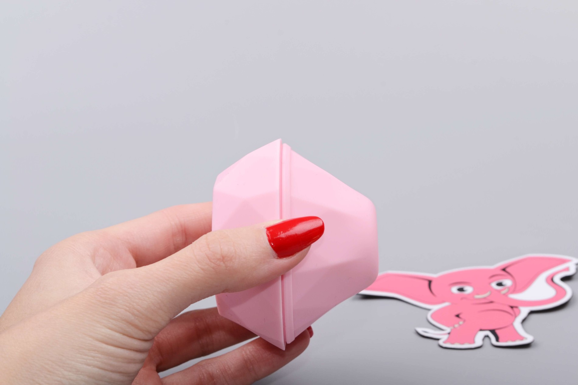 Unealtă de presiune Adore Diamond (7,1 cm), în mână