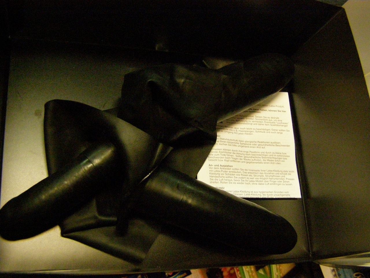 Chiloți din latex cu 3 penisuri