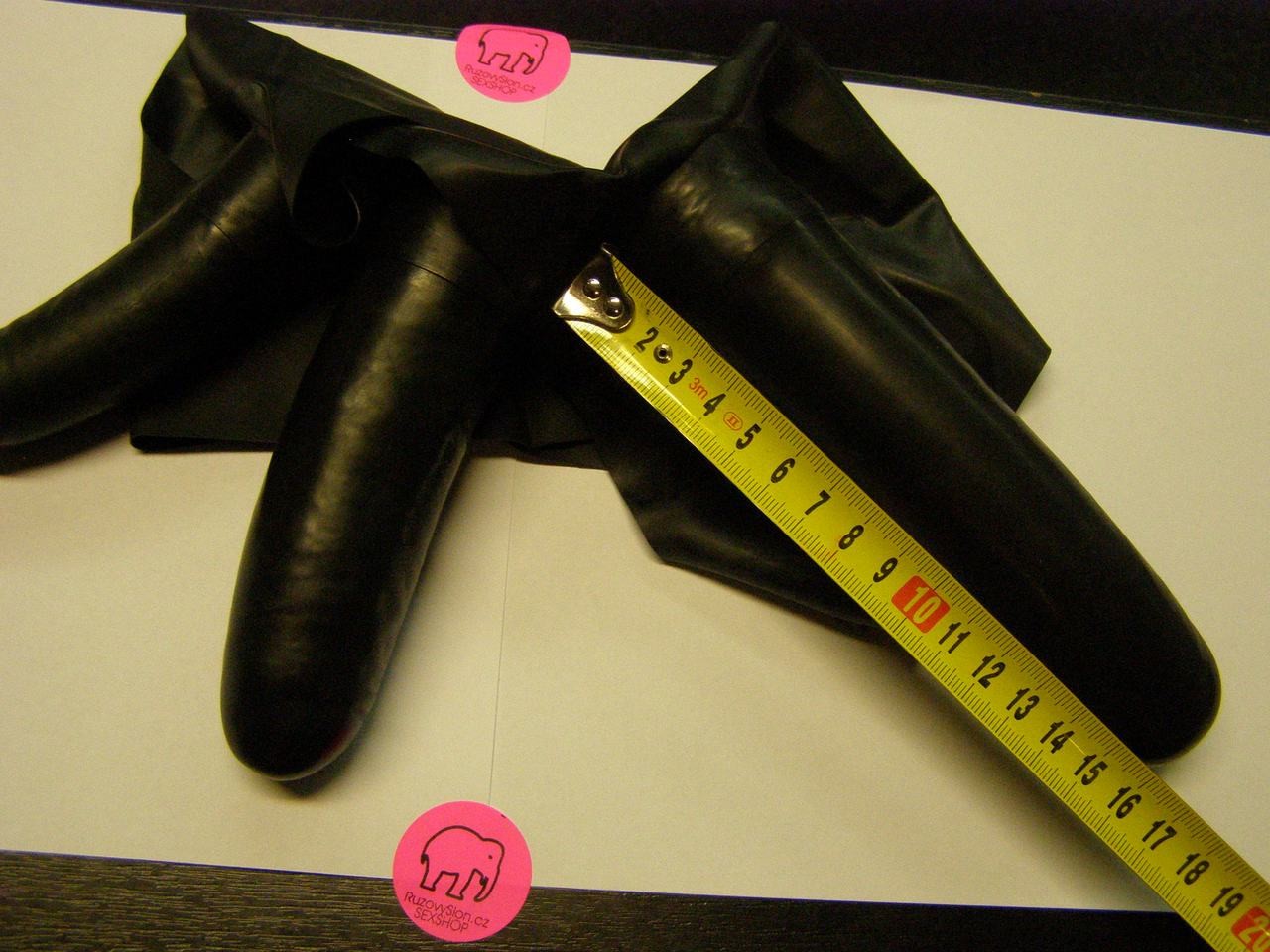 Chiloți din latex cu 3 penisuri