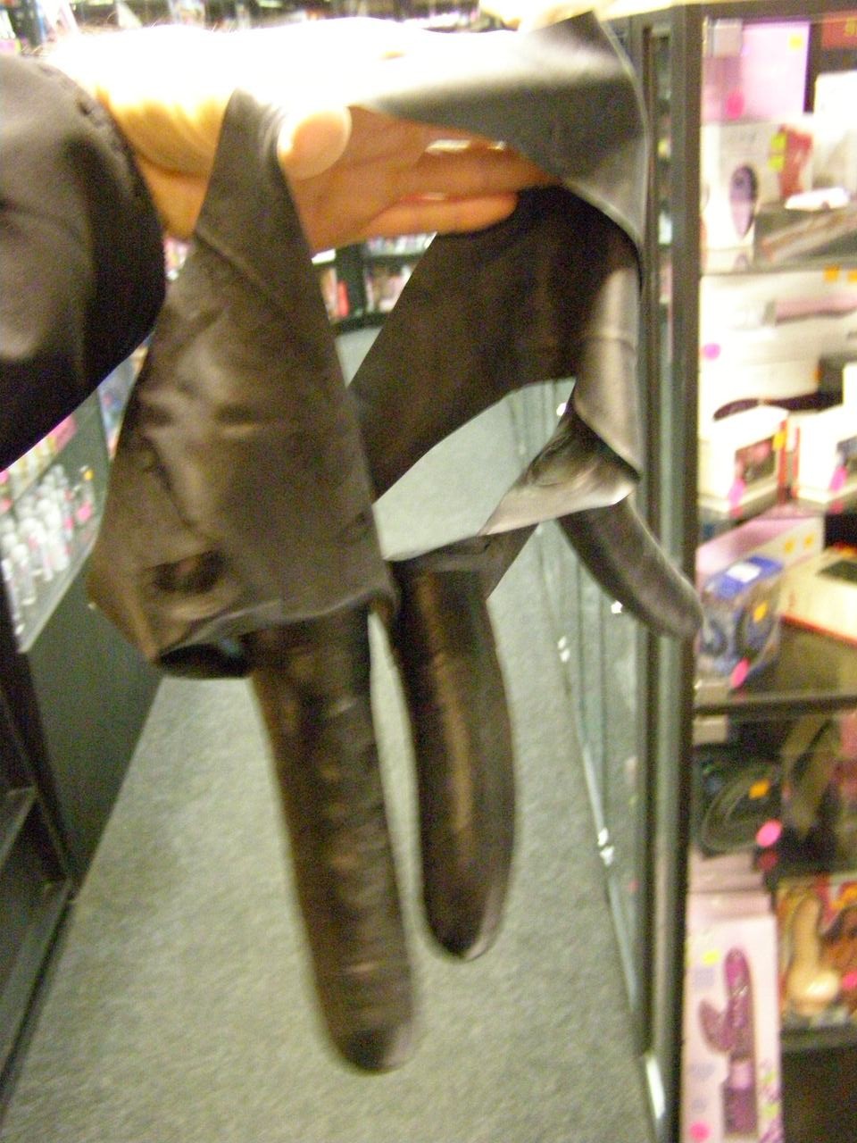 Chiloți din latex cu 3 penisuri