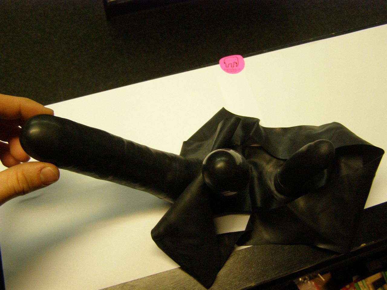 Chiloți din latex cu 3 penisuri