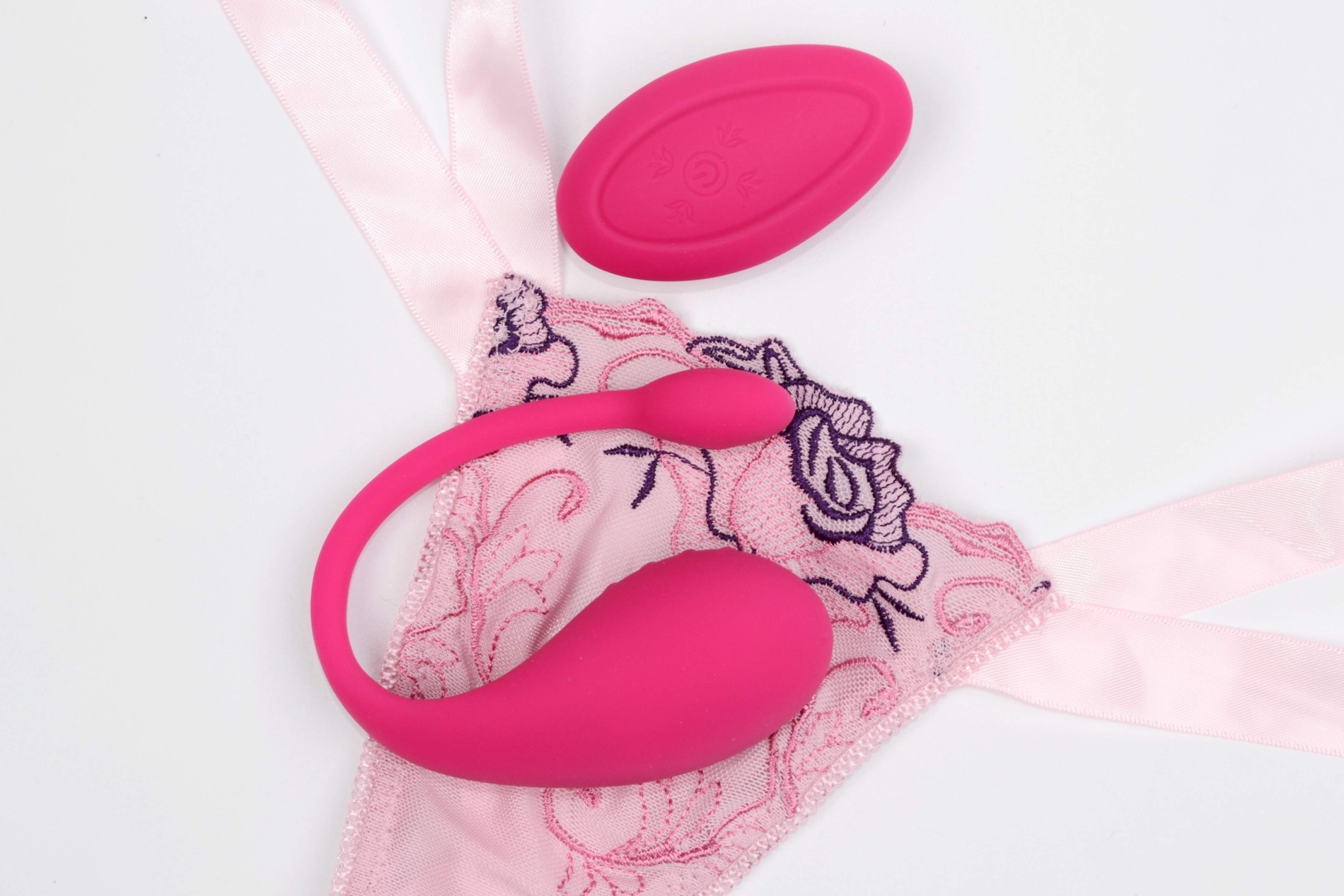 Ouă vibratoare Mia App cu telecomandă și aplicație mobilă