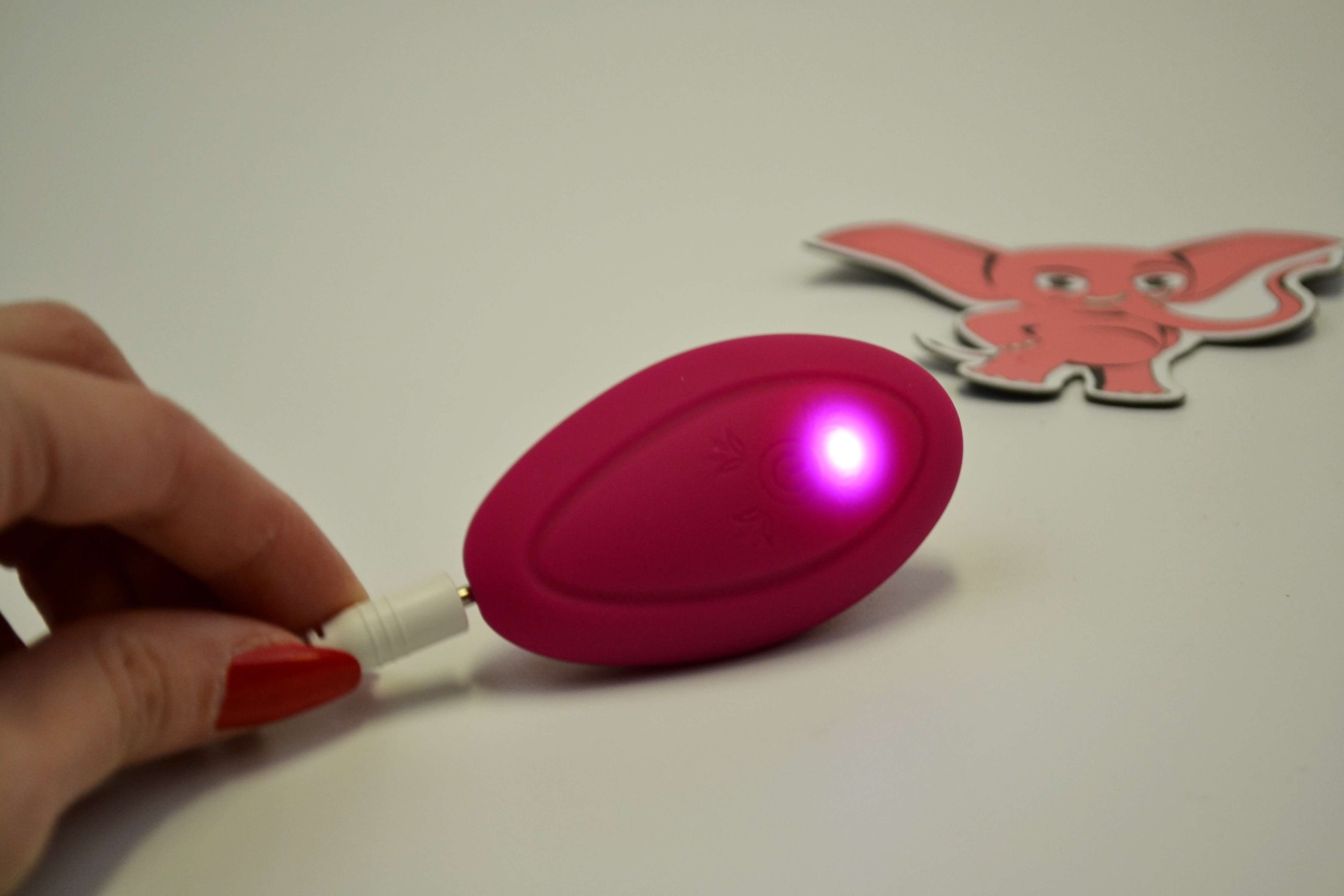Ouă vibratoare Mia App cu telecomandă și aplicație mobilă