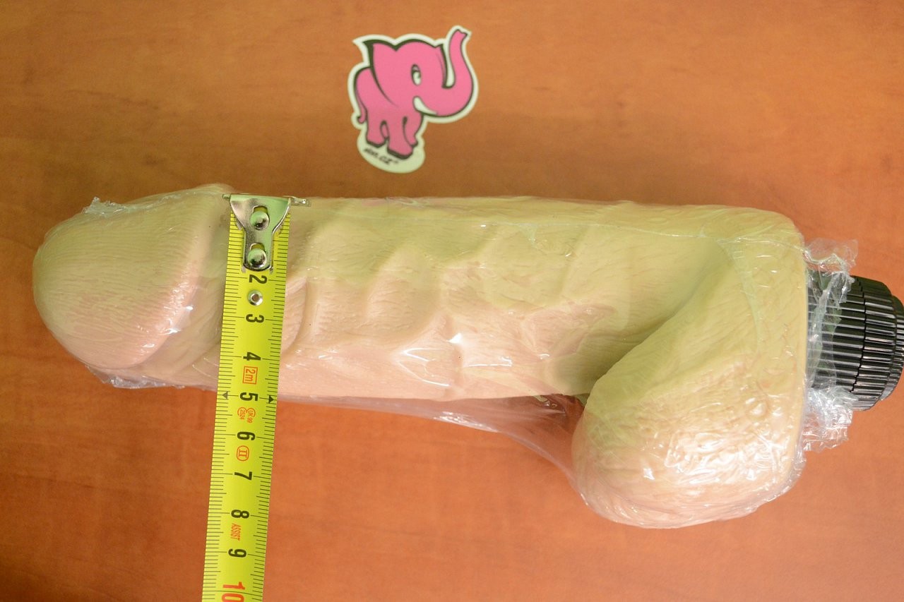 VIBrator cu testicule BiggBoy 23 x 5 cm