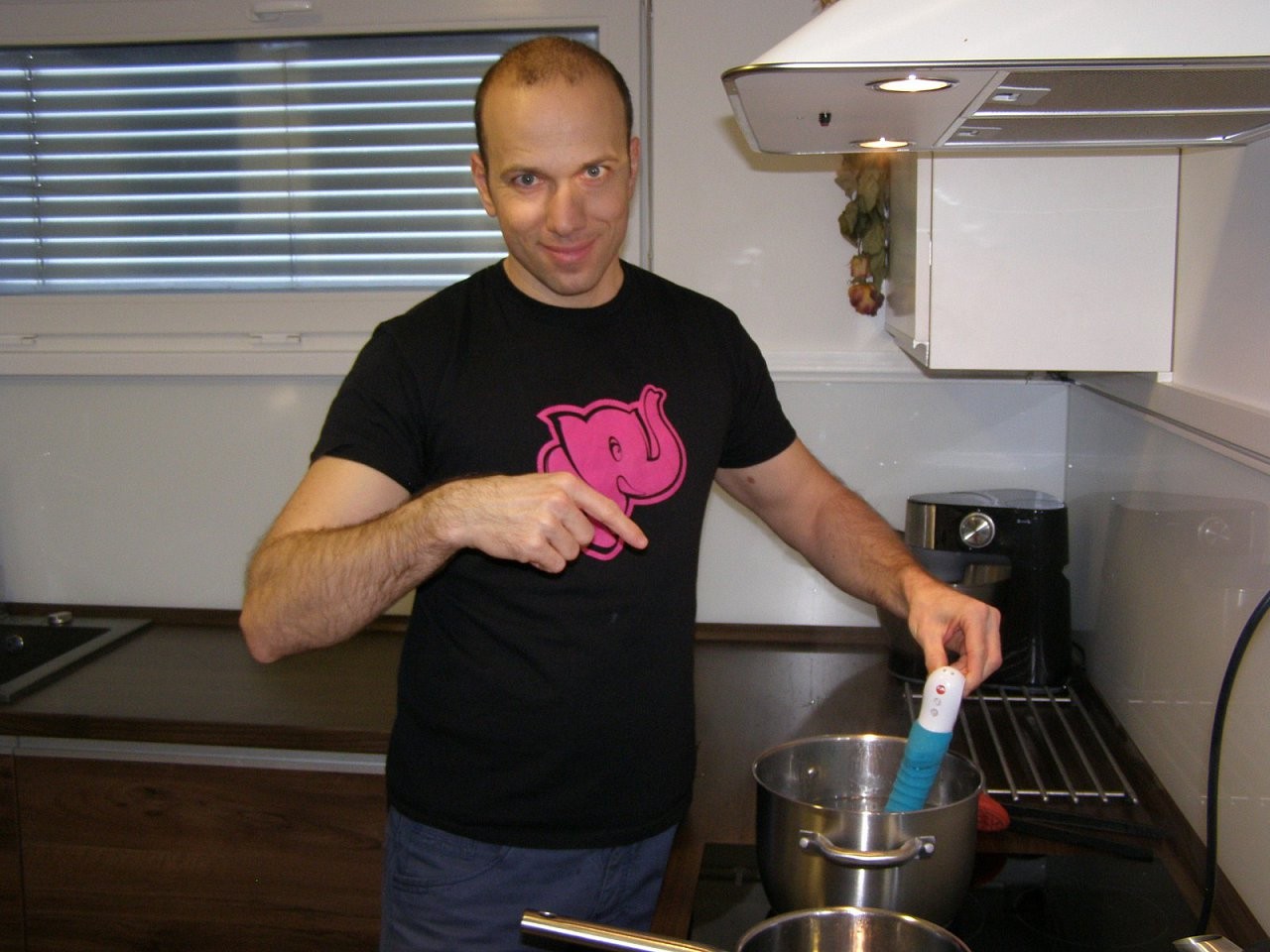 Adam sterilizează cu apă clocotită Fun Factory Tiger G5