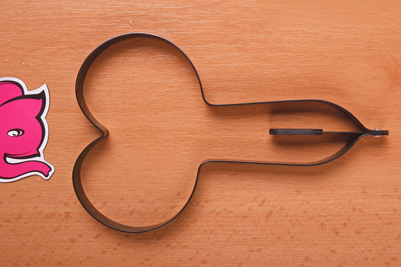 Matriță pentru ouă în formă de penis