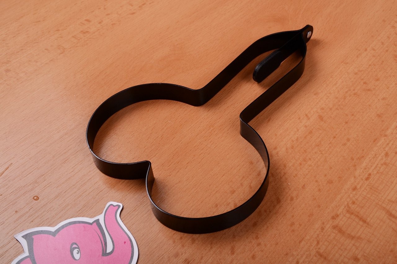 Matriță pentru ouă în formă de penis