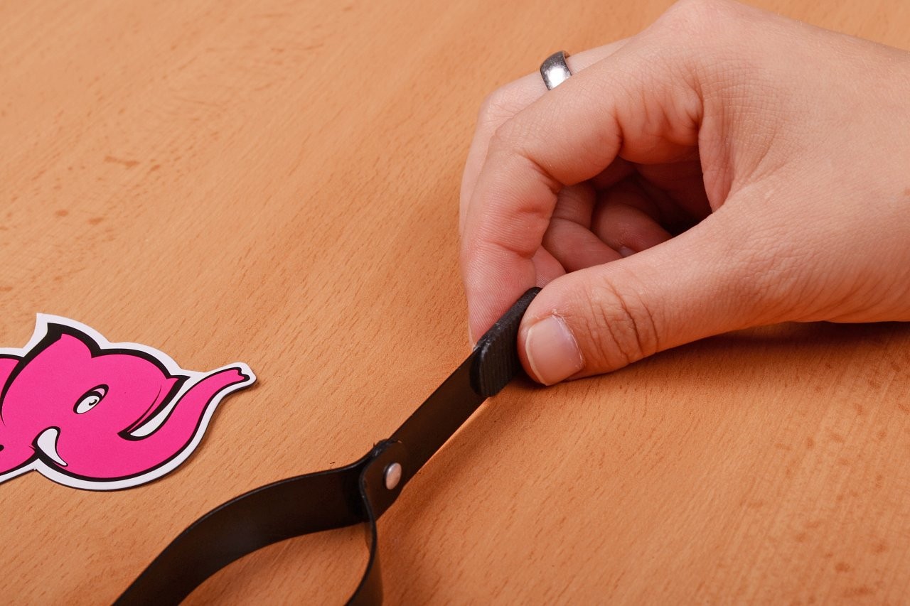 Matriță pentru ouă în formă de penis