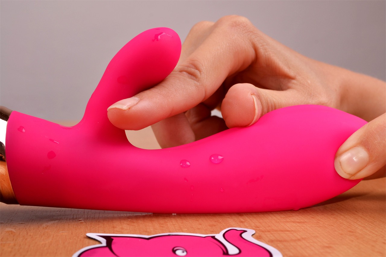Raspberry Rabbit Vibrator, cu silicon dublu - testăm flexibilitatea protuberanței