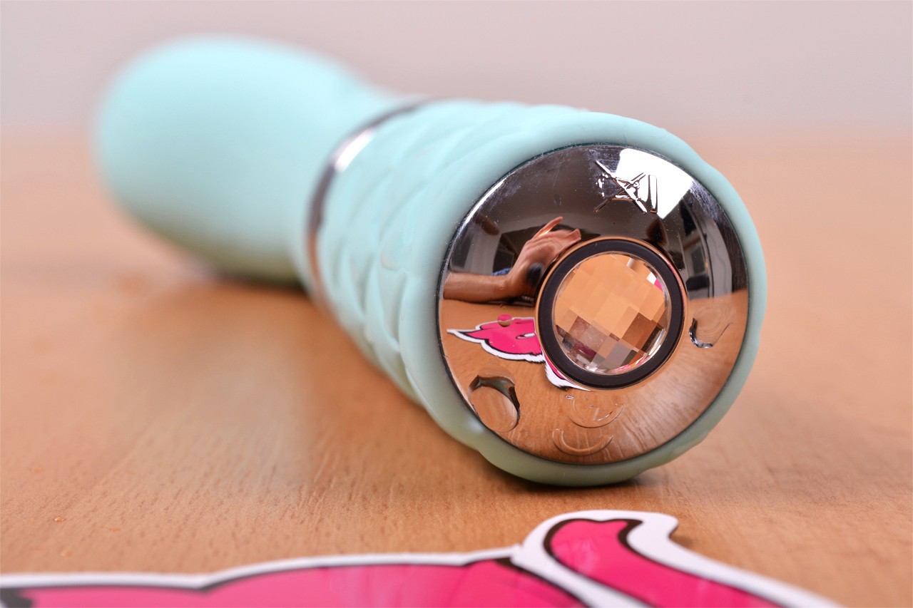 Vibrator din silicon Sassy Aquamarine, Shot for Loading