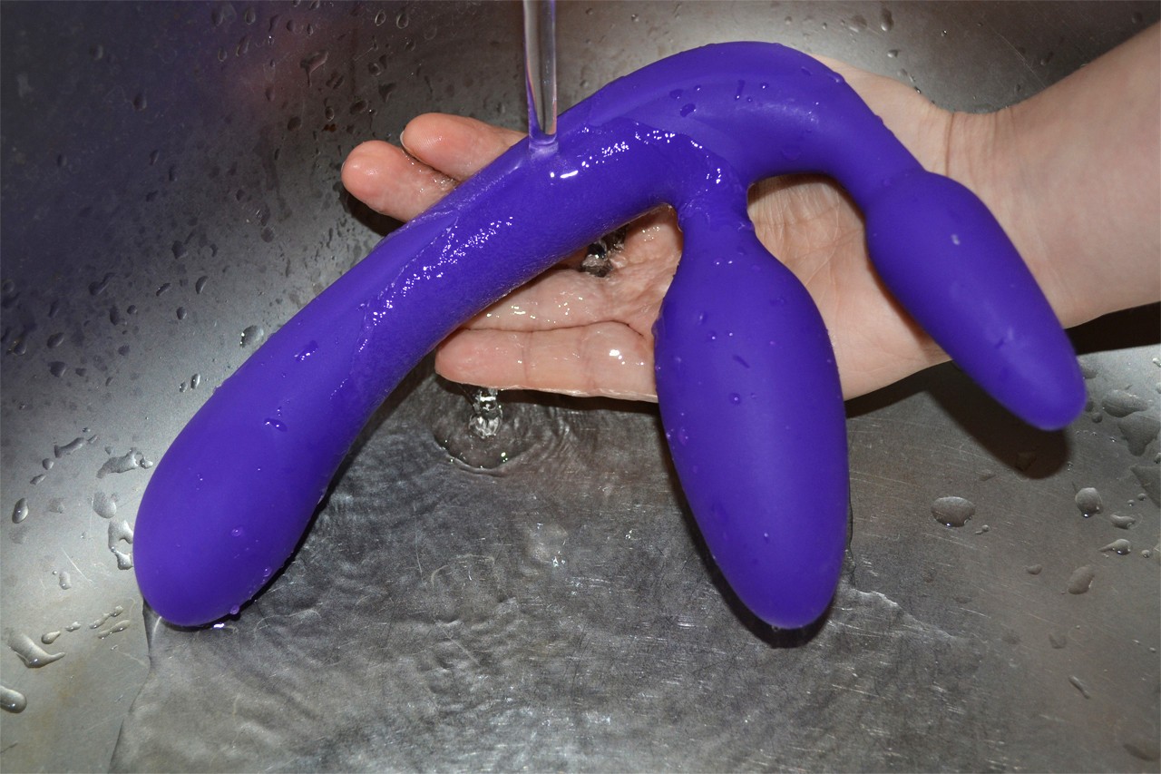 Partener Dildo fără bretele Triple Game (20 cm), în apă