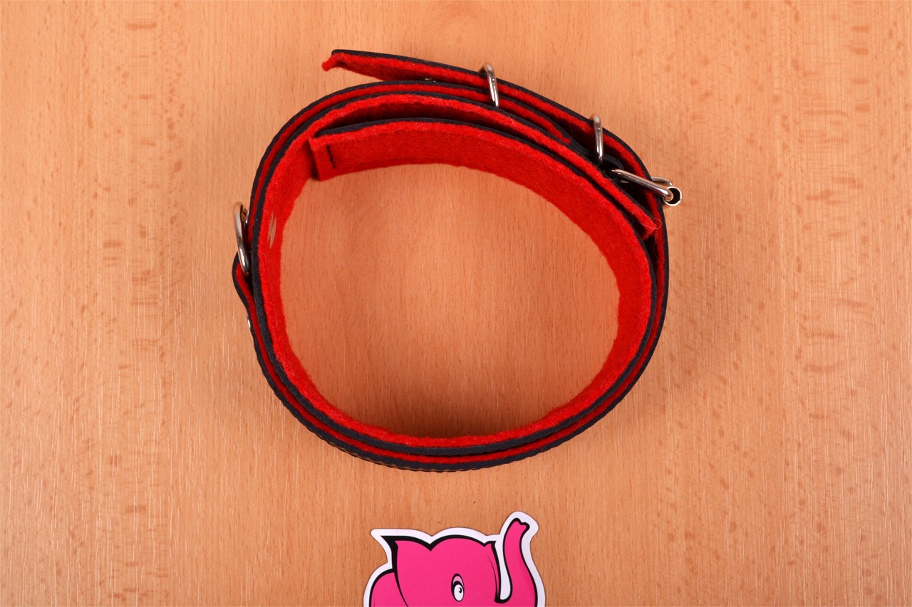 Guler din piele pentru gât - ședință foto în magazinul Růžový Slon Havířov