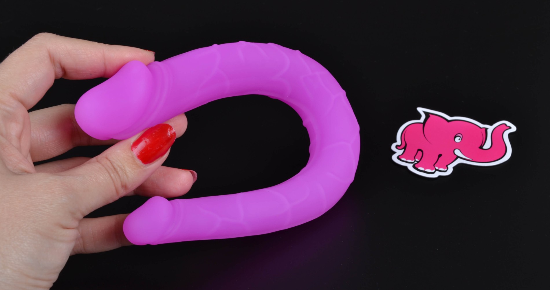 Dildo dublu dublu 14 cm, în mână