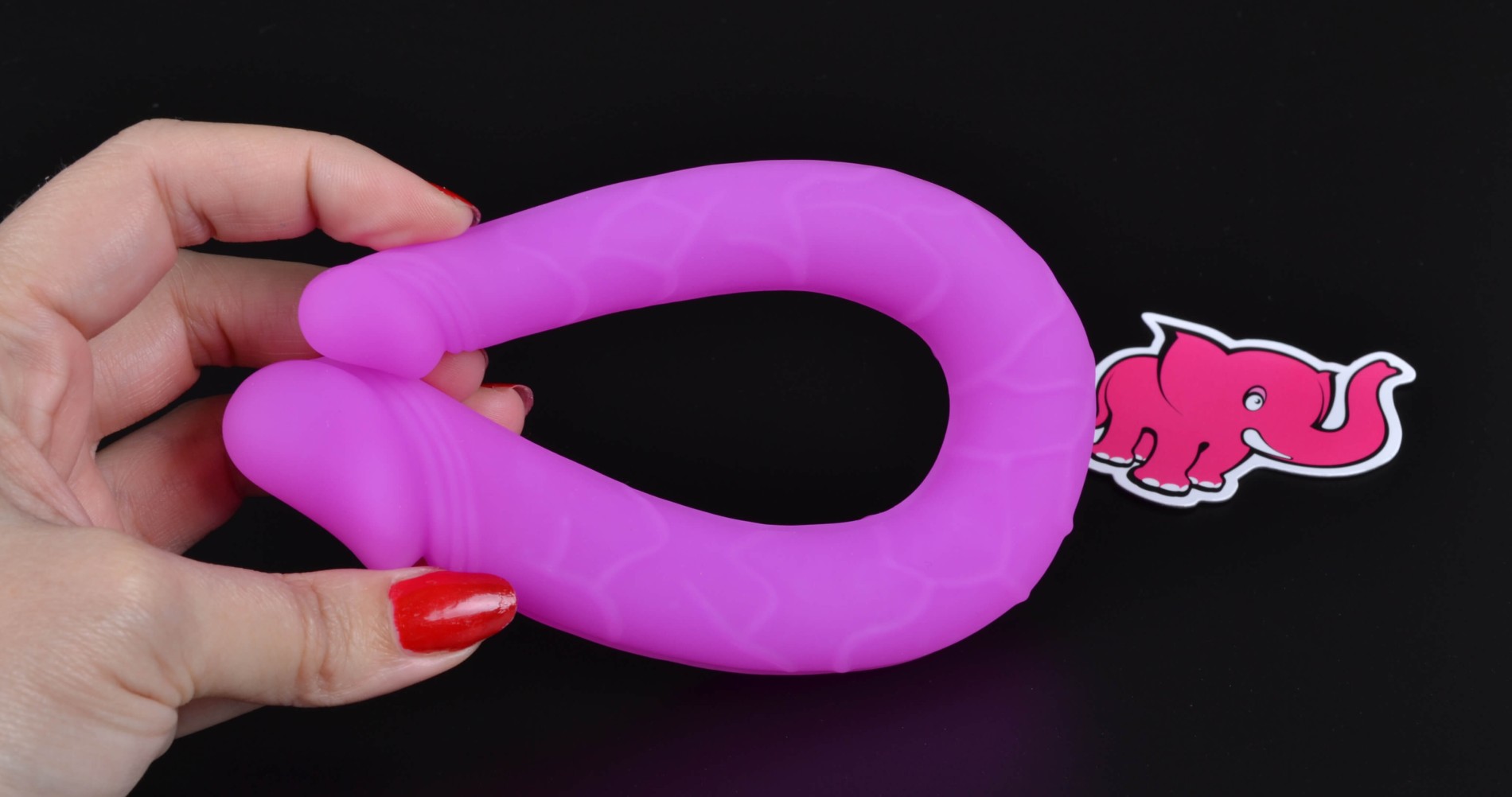 Dildo dublu dublu 14 cm, în mână