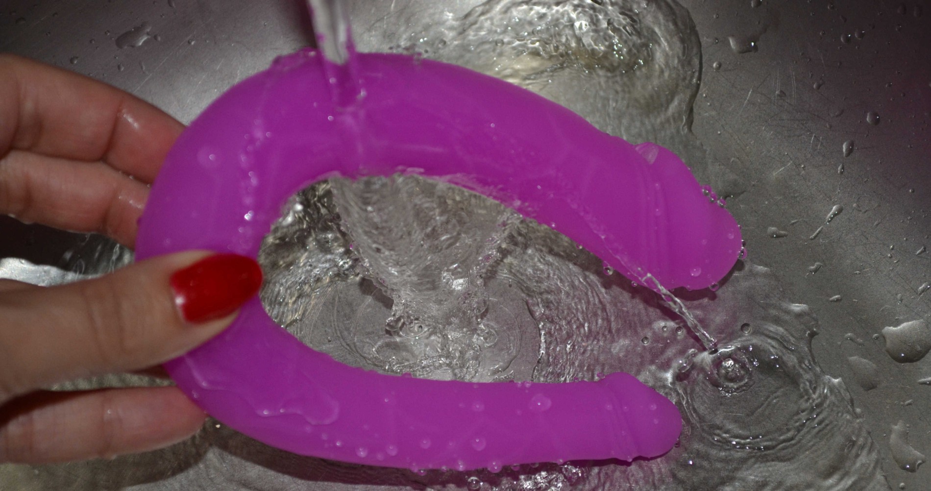 Dildo dublu dublu 14 cm, lavabil sub jet de apă curentă