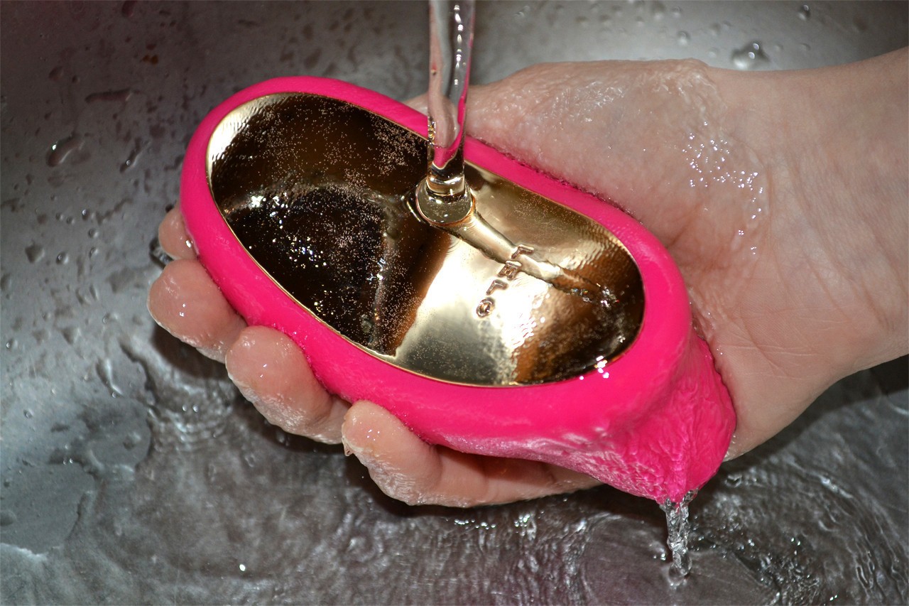 Vibrator sonic LELO Sona 2 - sub apă curentă