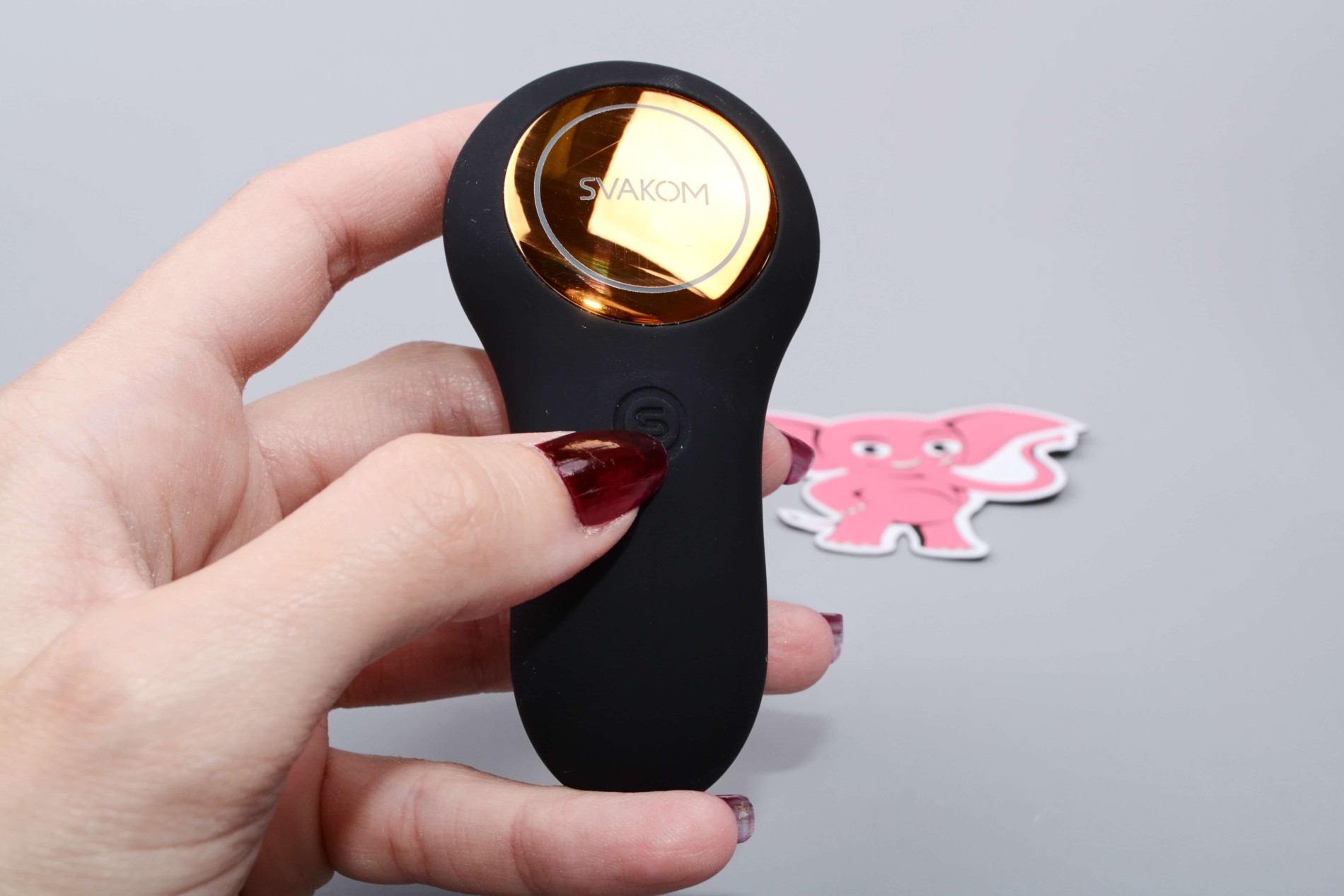 Plug anal vibrator Svakom Vick Neo cu aplicație mobilă, porniți