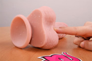 Dildo cu ventuză și testicule Maxim (24 cm) - arată testiculele