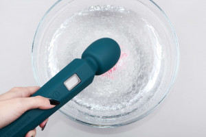 Vibrator de masaj AkuWand Next Gen (30 cm), rezistent la apă