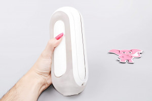 Tenga Flip Hole Zero EV masturbator cu vibrație, în mână