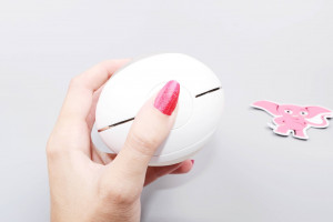 Tenga Flip Hole Zero EV masturbator cu vibrație, în mână