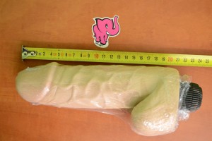 VIBrator cu testicule BiggBoy 23 x 5 cm