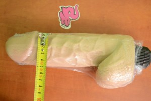 VIBrator cu testicule BiggBoy 23 x 5 cm