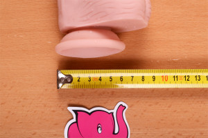 Dildo din silicon cu ventuză și testicule (20cm) - diametru ventuză