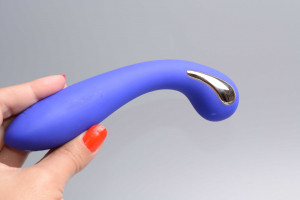 Midnight Desire electrosex vibrator, în mână